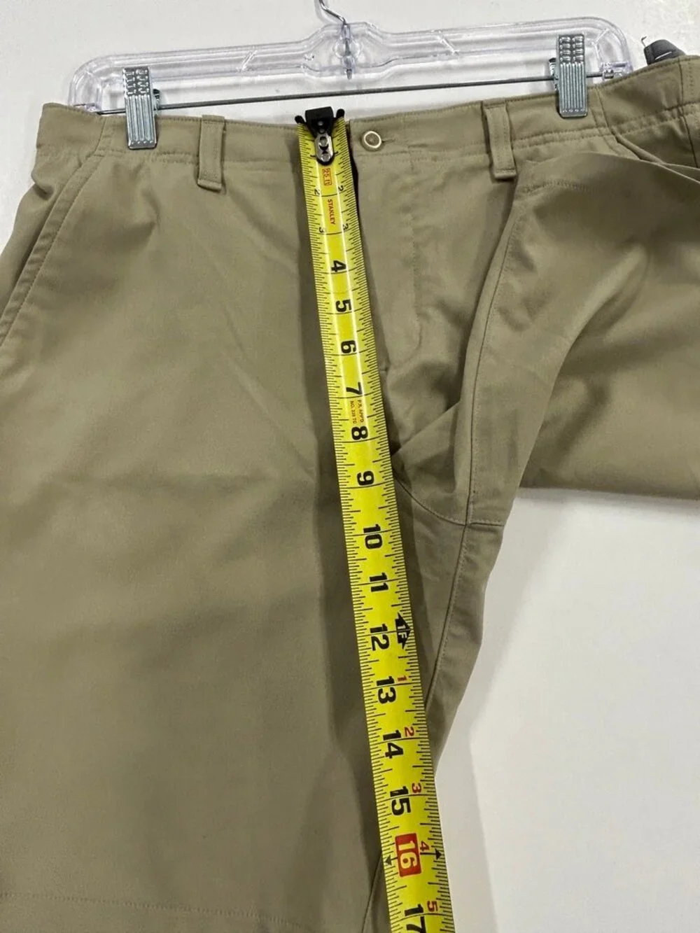 Under Armour Youth XL Khaki Golf Shorts Boys Performance Athletic Casual Beige